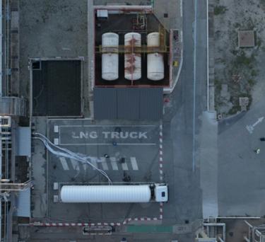 station chargement camions citernes vue d'en haut